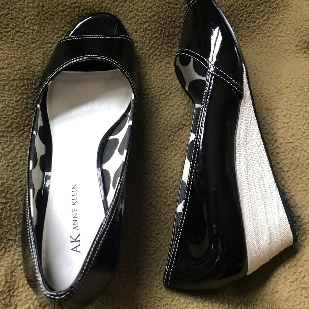 ANNE KLEIN 🖤 SZ 10 PEEP TOE PATENT LEATHERS